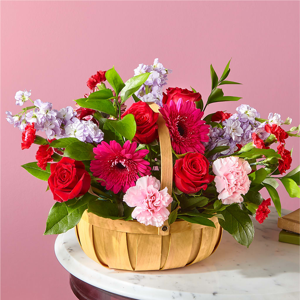 Pink Picnic Basket – SHAW'S, West Bridgewater MA