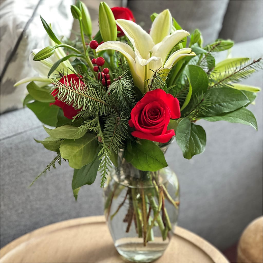 Sparkling Snowflakes Bouquet – SHAW'S, West Bridgewater MA